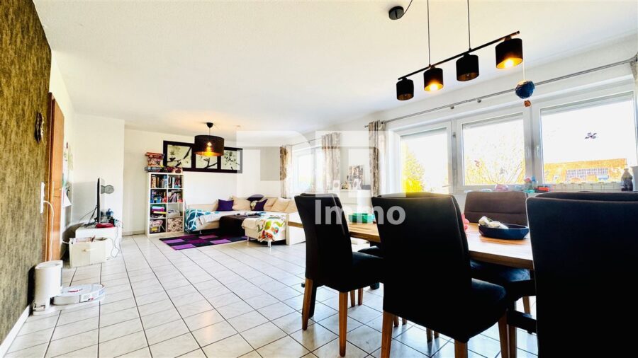 Charmantes Ein- bis Zweifamilienhaus mit großem Garten in begehrter Lage - EG Wohn / Esszimmer Zugang Terrasse